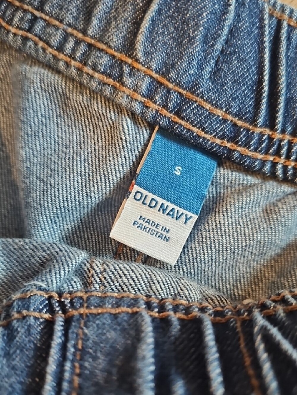 Old Navy Barrel Leg Jeans - Picture 2 of 2